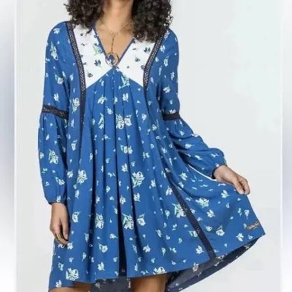 Matilda Jane Dresses & Skirts - Matilda Jane Day Tripping Tunic Dress Blue Floral Crochet Lace V-Neck Size XS